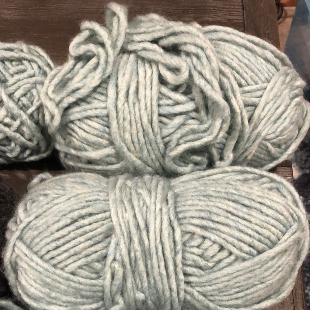 Bernard Roving Chunky Yarn 8 skeins - Picture 7 of 7